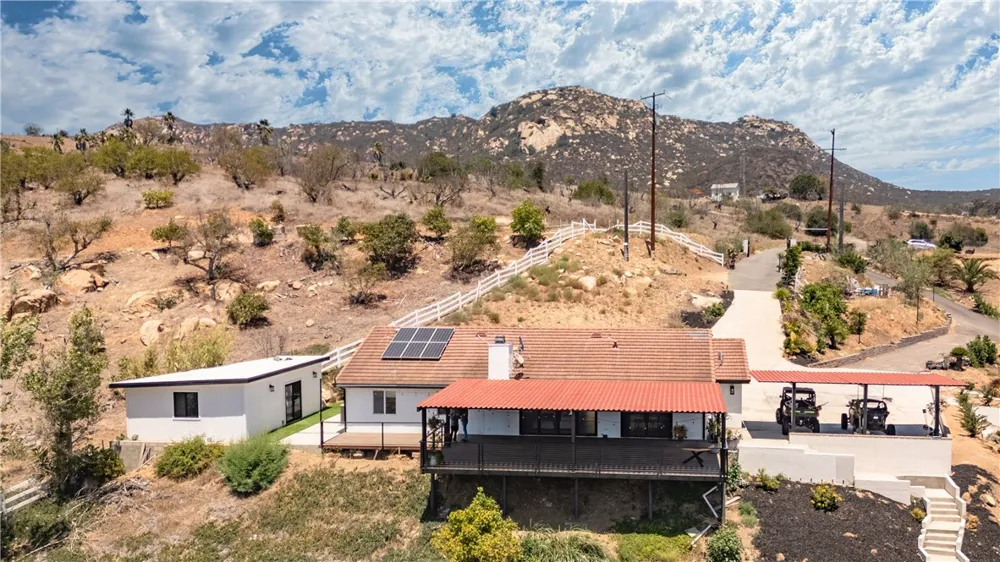 10432 Couser Valley Center, CA 92082