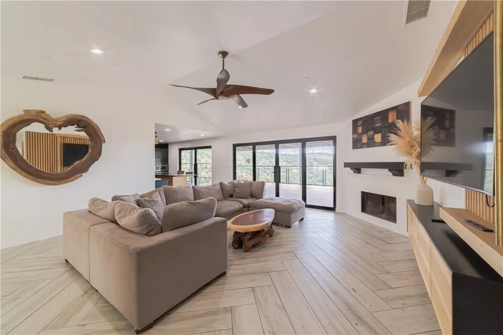 10432 Couser Valley Center, CA 92082