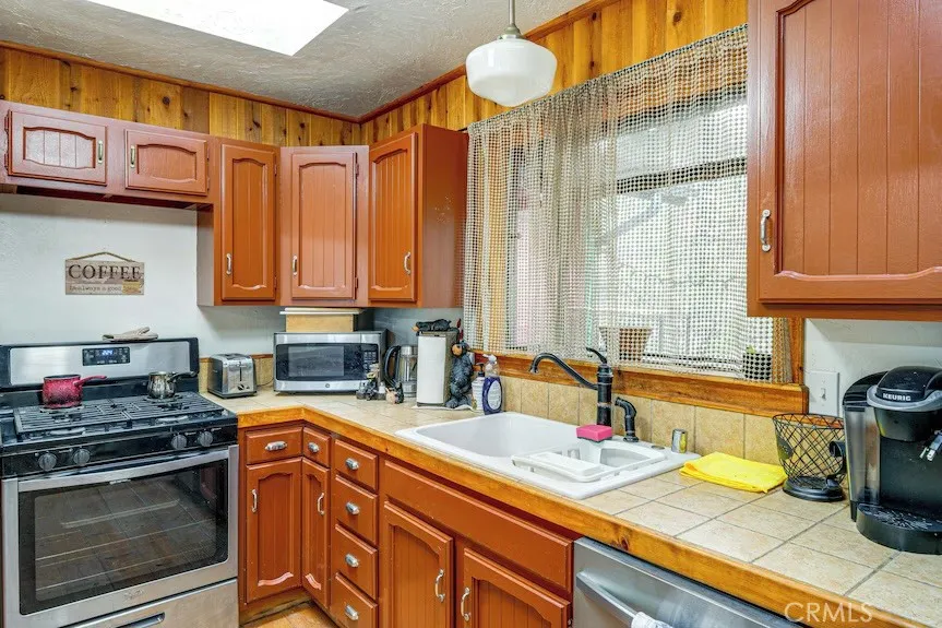 2216 St Bernard Pine Mountain Club, CA 93222