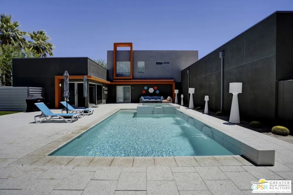 445 Dion Drive Palm Springs, CA 92262