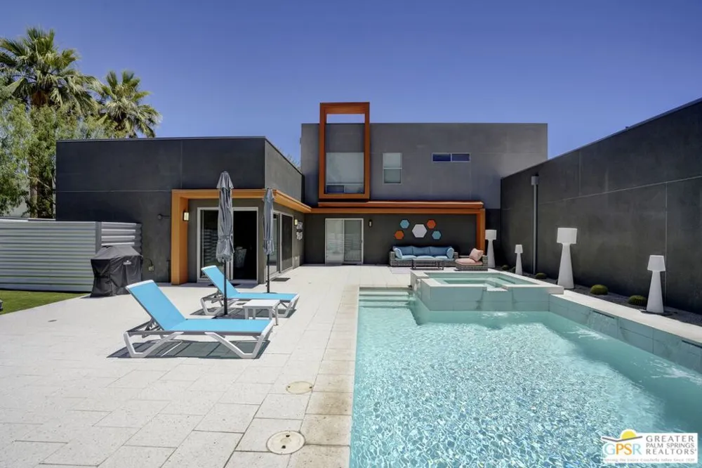 445 Dion Drive Palm Springs, CA 92262
