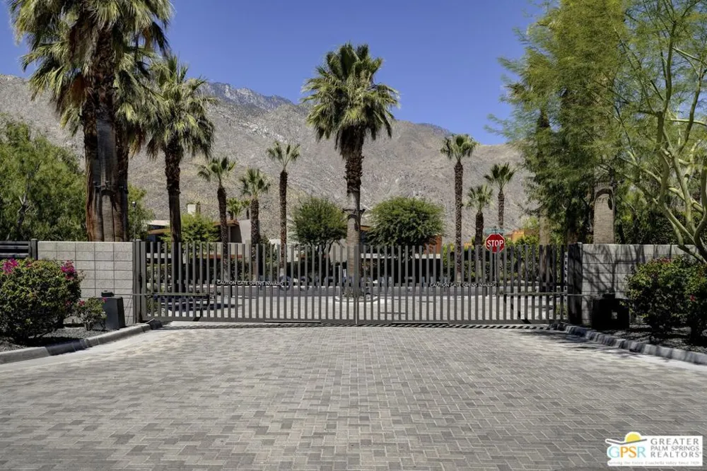 445 Dion Drive Palm Springs, CA 92262