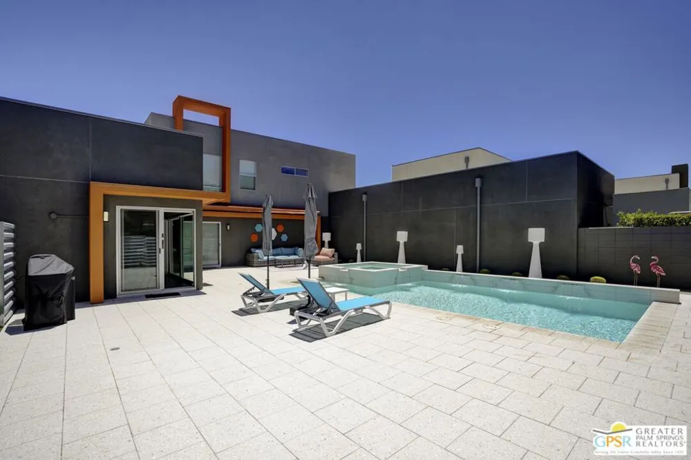 445 Dion Drive Palm Springs, CA 92262