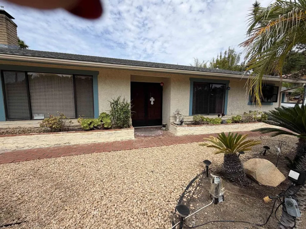 1154 Monte Vista Dr Vista, CA 92084