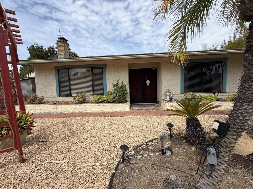 1154 Monte Vista Dr Vista, CA 92084