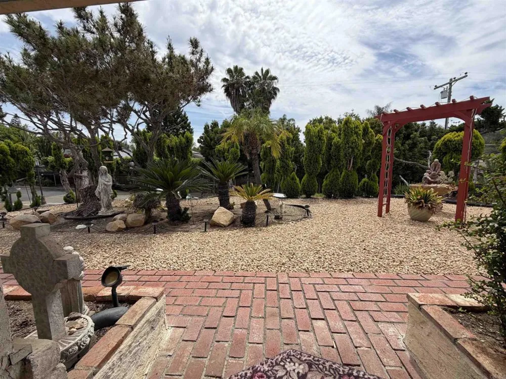 1154 Monte Vista Dr Vista, CA 92084