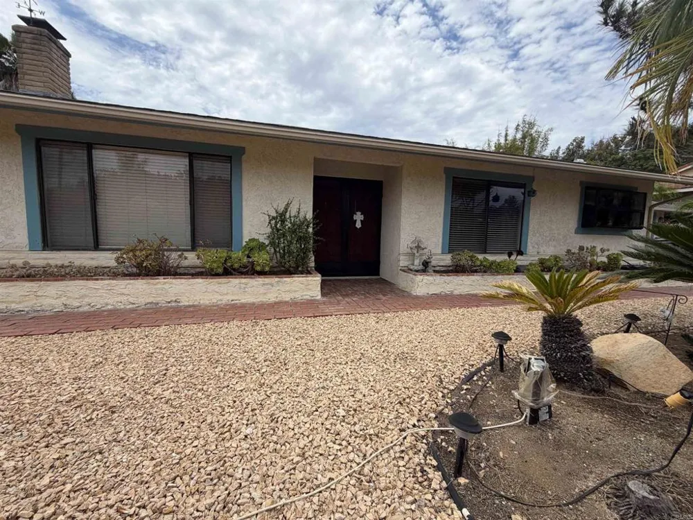 1154 Monte Vista Dr Vista, CA 92084