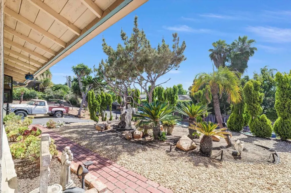 1154 Monte Vista Dr Vista, CA 92084