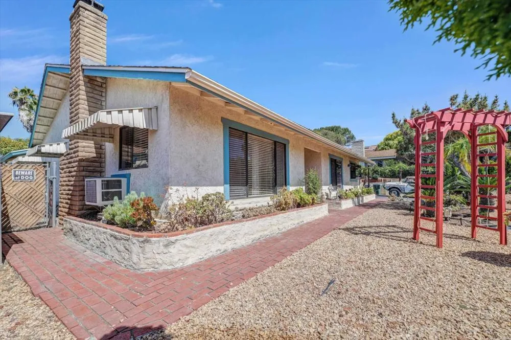1154 Monte Vista Dr Vista, CA 92084