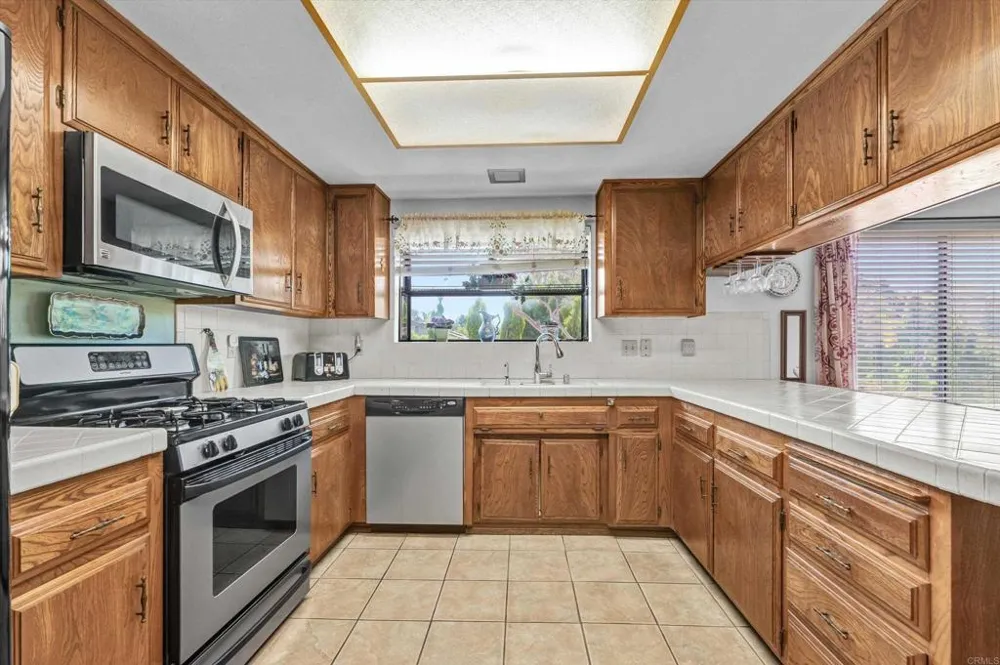 1154 Monte Vista Dr Vista, CA 92084