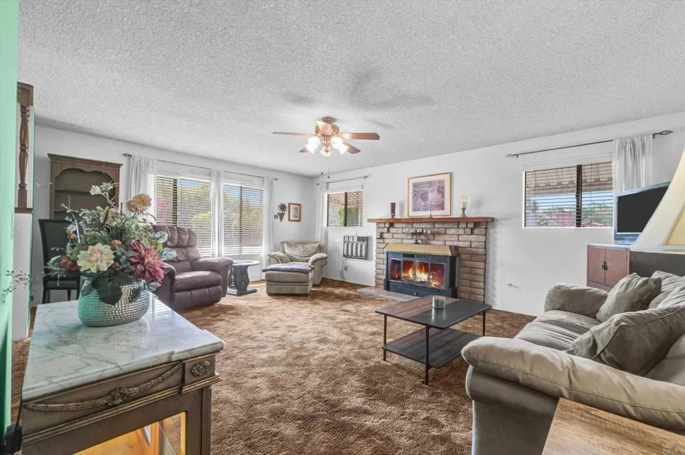 1154 Monte Vista Dr Vista, CA 92084