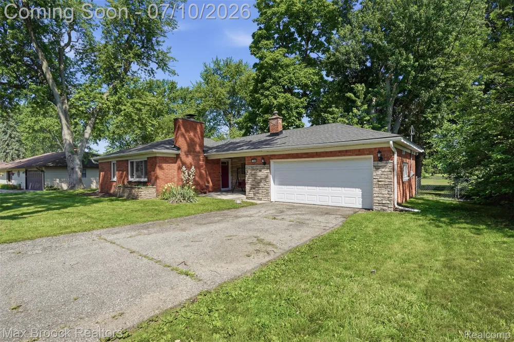 2444 Anders Drive Waterford Charter Township, MI 48329