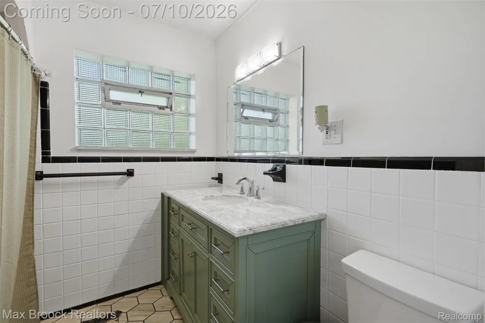 2444 Anders Drive Waterford Charter Township, MI 48329
