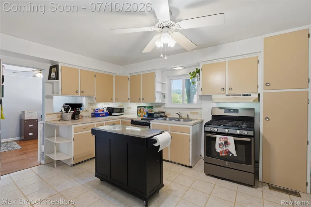 2444 Anders Drive Waterford Charter Township, MI 48329