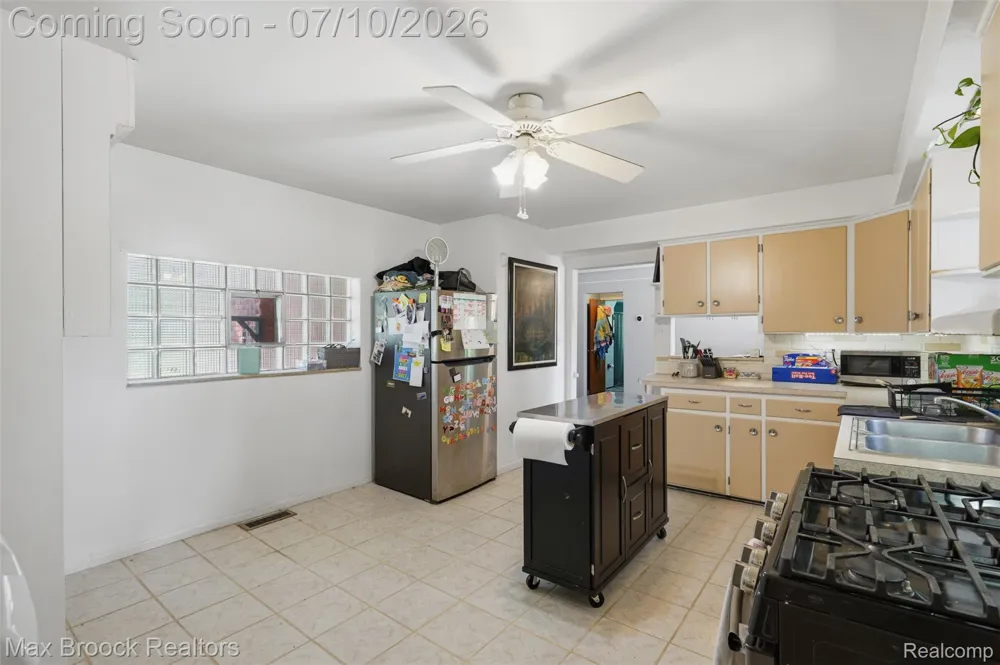 2444 Anders Drive Waterford Charter Township, MI 48329