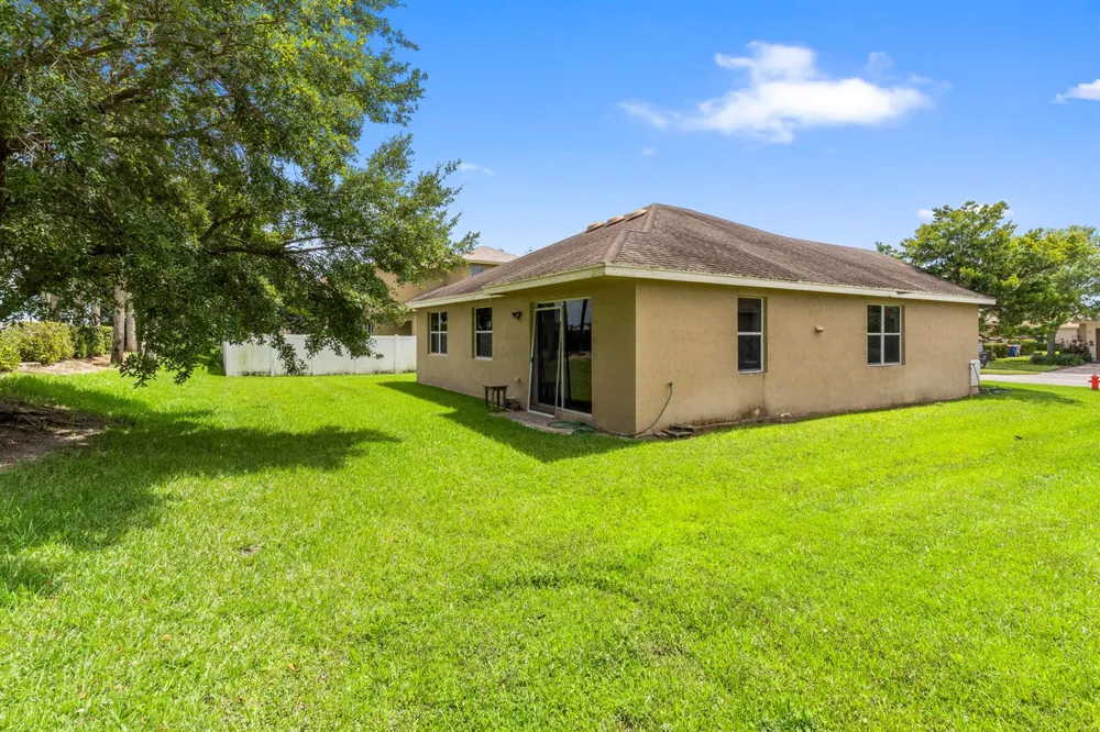 9907 E Verona Circle Vero Beach, FL 32966