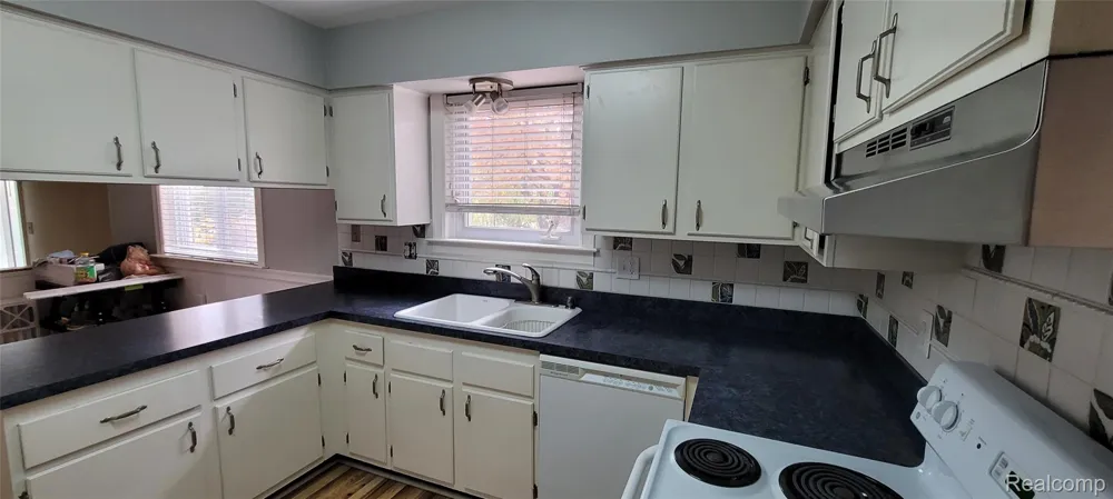 29359 HEMLOCK DRIVE Farmington Hills City, MI 48336