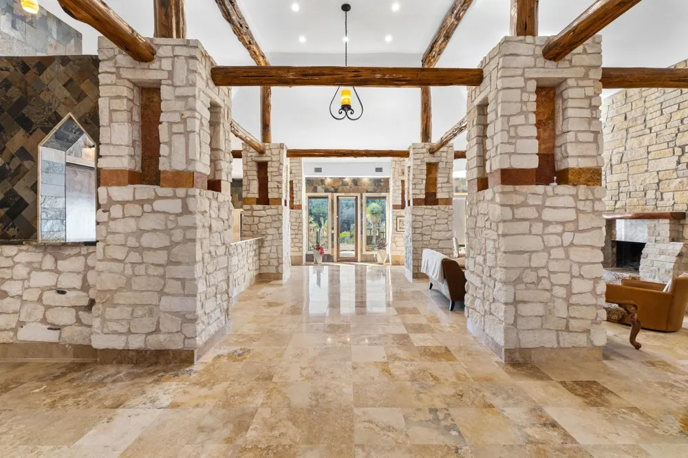 340 Barton Ranch Road Dripping Springs, TX 78620