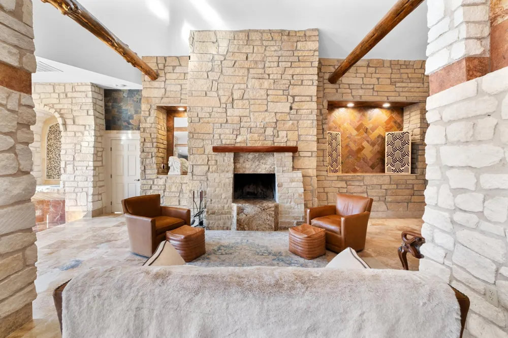 340 Barton Ranch Road Dripping Springs, TX 78620