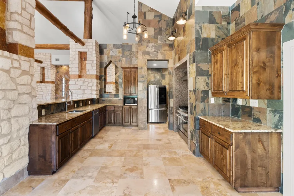 340 Barton Ranch Road Dripping Springs, TX 78620