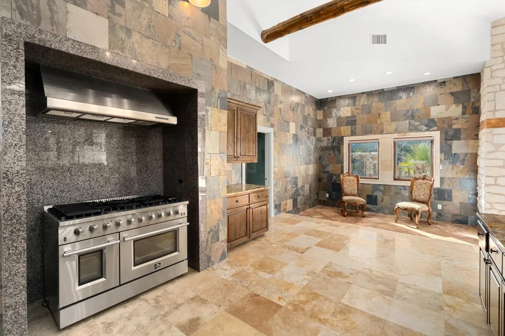 340 Barton Ranch Road Dripping Springs, TX 78620