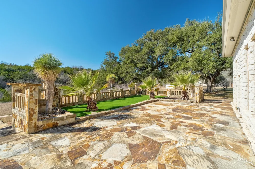 340 Barton Ranch Road Dripping Springs, TX 78620