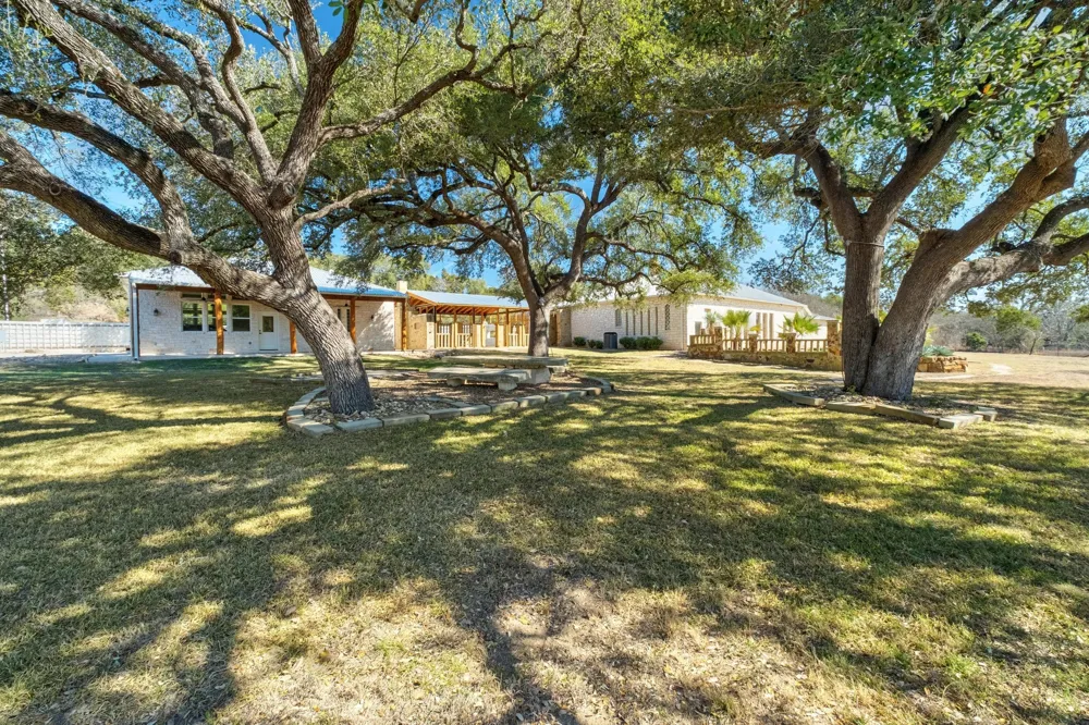 340 Barton Ranch Road Dripping Springs, TX 78620
