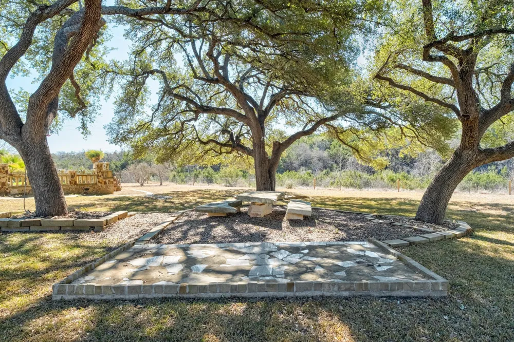 340 Barton Ranch Road Dripping Springs, TX 78620