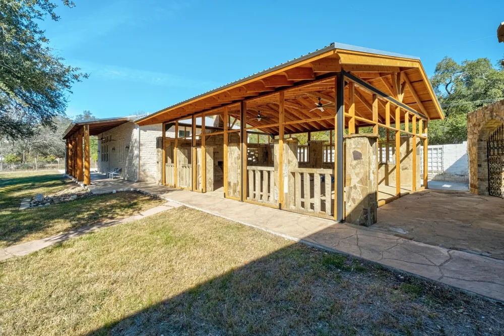 340 Barton Ranch Road Dripping Springs, TX 78620