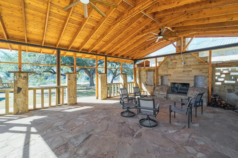 340 Barton Ranch Road Dripping Springs, TX 78620