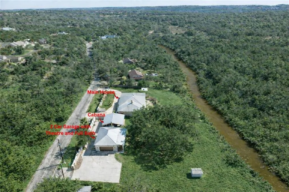 340 Barton Ranch Road Dripping Springs, TX 78620