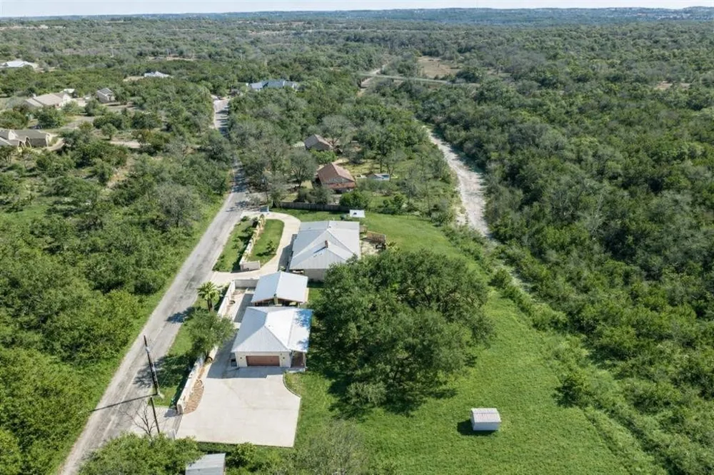 340 Barton Ranch Road Dripping Springs, TX 78620