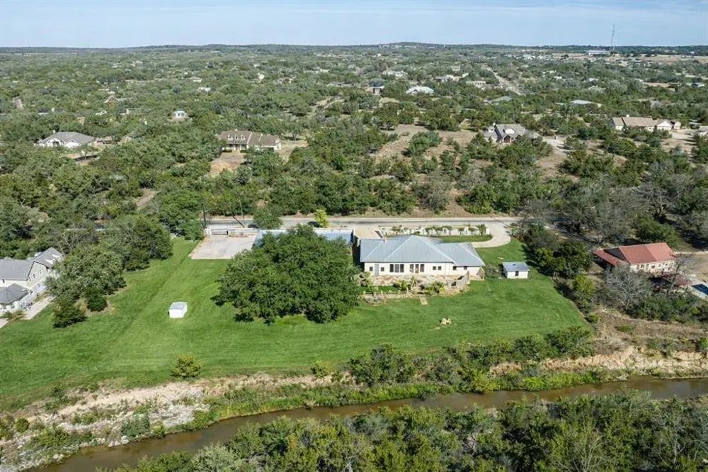 340 Barton Ranch Road Dripping Springs, TX 78620
