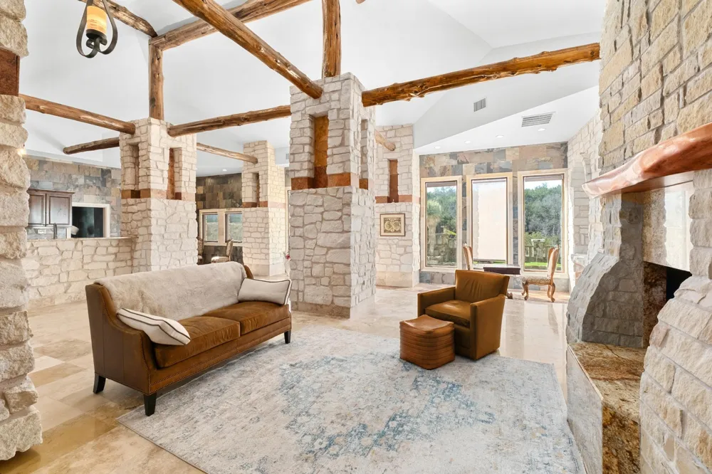 340 Barton Ranch Road Dripping Springs, TX 78620