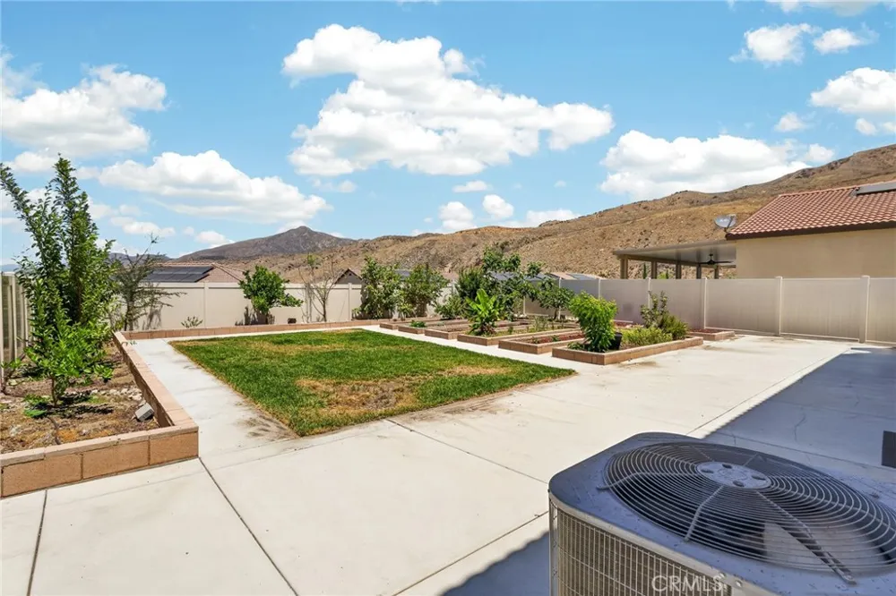 8010 Sorrento Highland, CA 92346