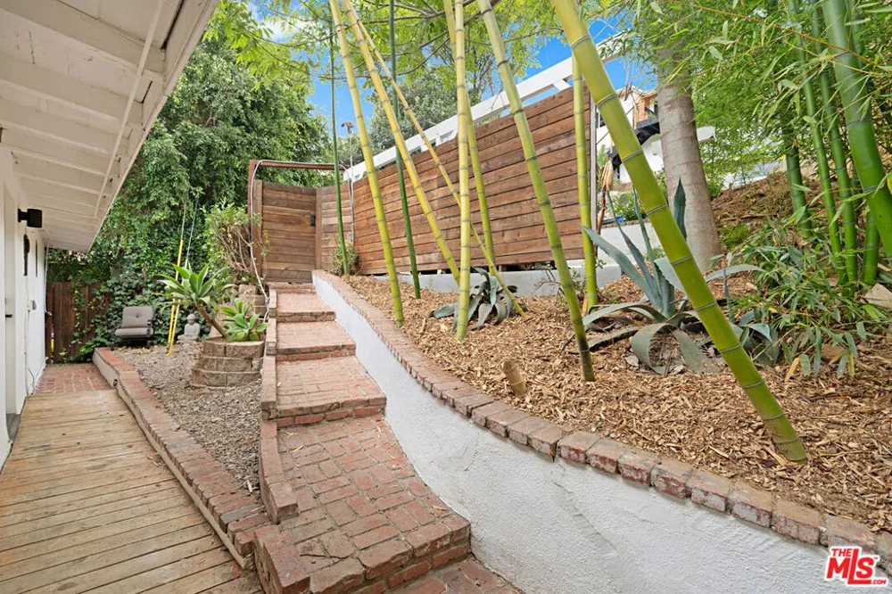 6331 Grape Place Los Angeles, CA 90068