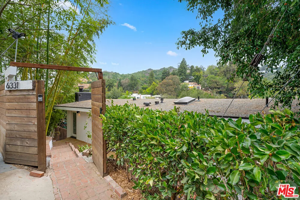 6331 Grape Place Los Angeles, CA 90068