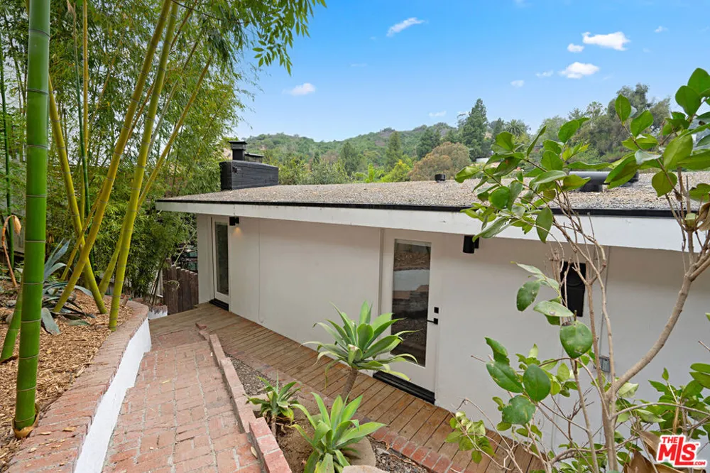 6331 Grape Place Los Angeles, CA 90068