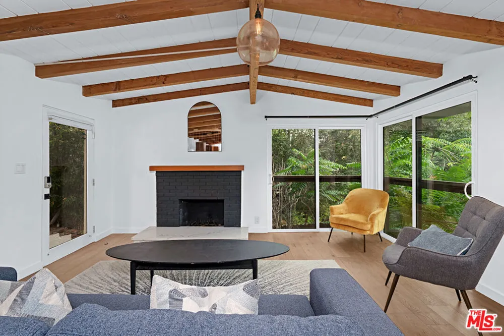 6331 Grape Place Los Angeles, CA 90068