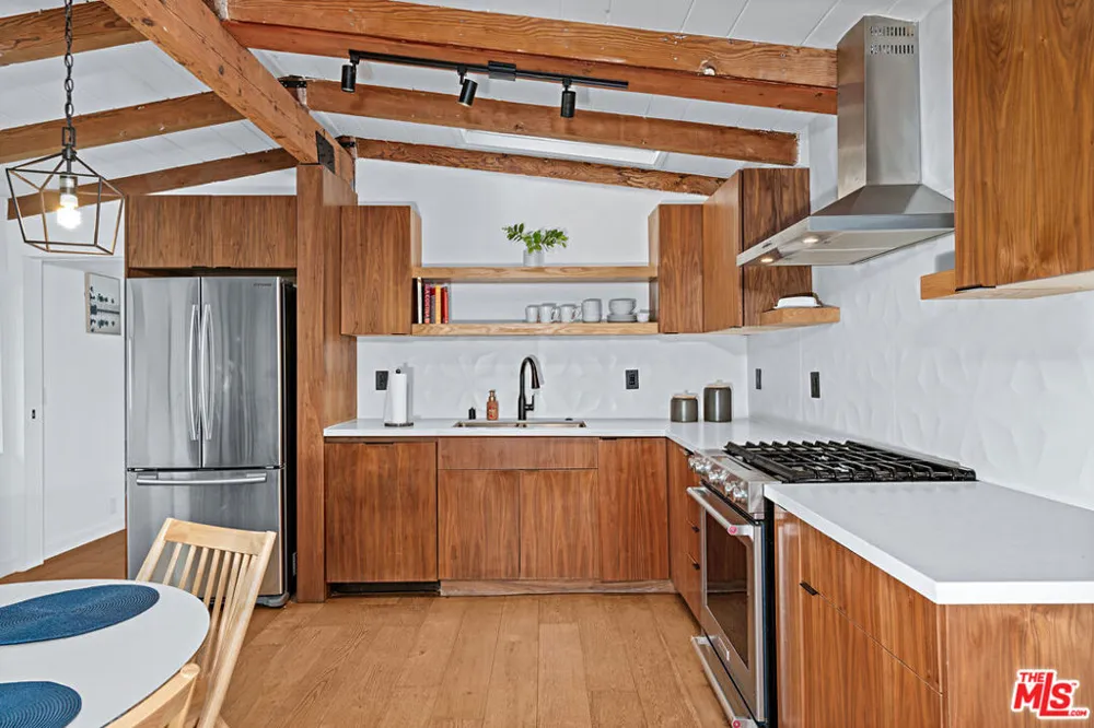 6331 Grape Place Los Angeles, CA 90068