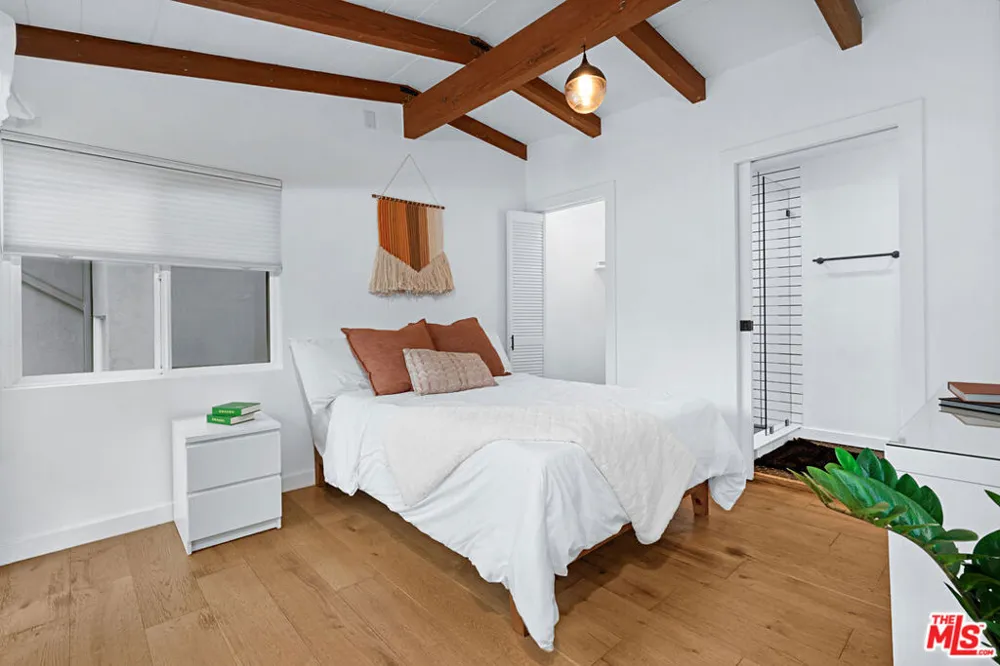 6331 Grape Place Los Angeles, CA 90068