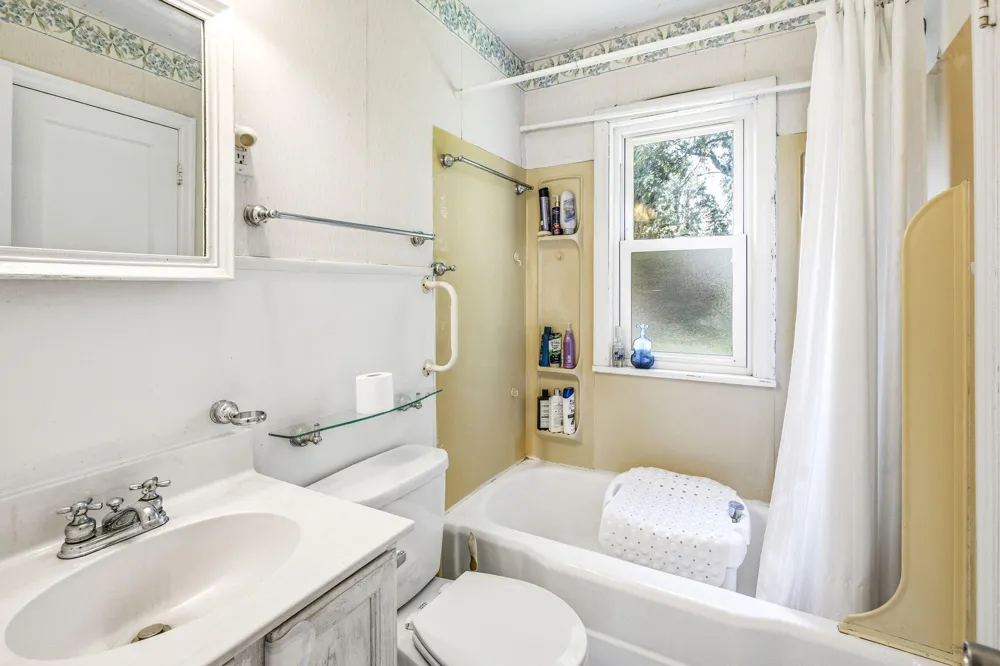 912 Kingsley Avenue St. Joseph, MI 49085