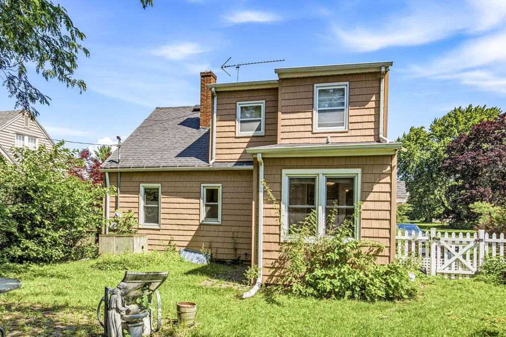912 Kingsley Avenue St. Joseph, MI 49085