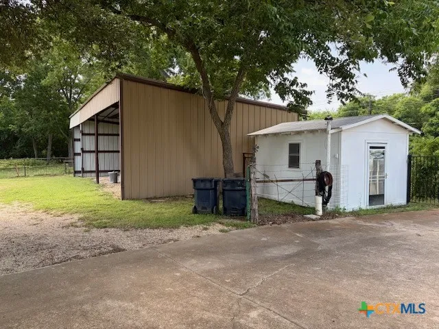 880 County Road 311 Road Jarrell, TX 76537