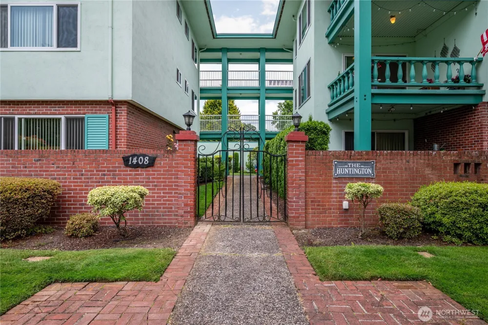1408 20th Avenue #B-1 Longview, WA 98632