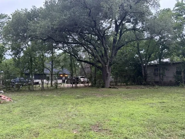 405 E Evans Street Hearne, TX 77859
