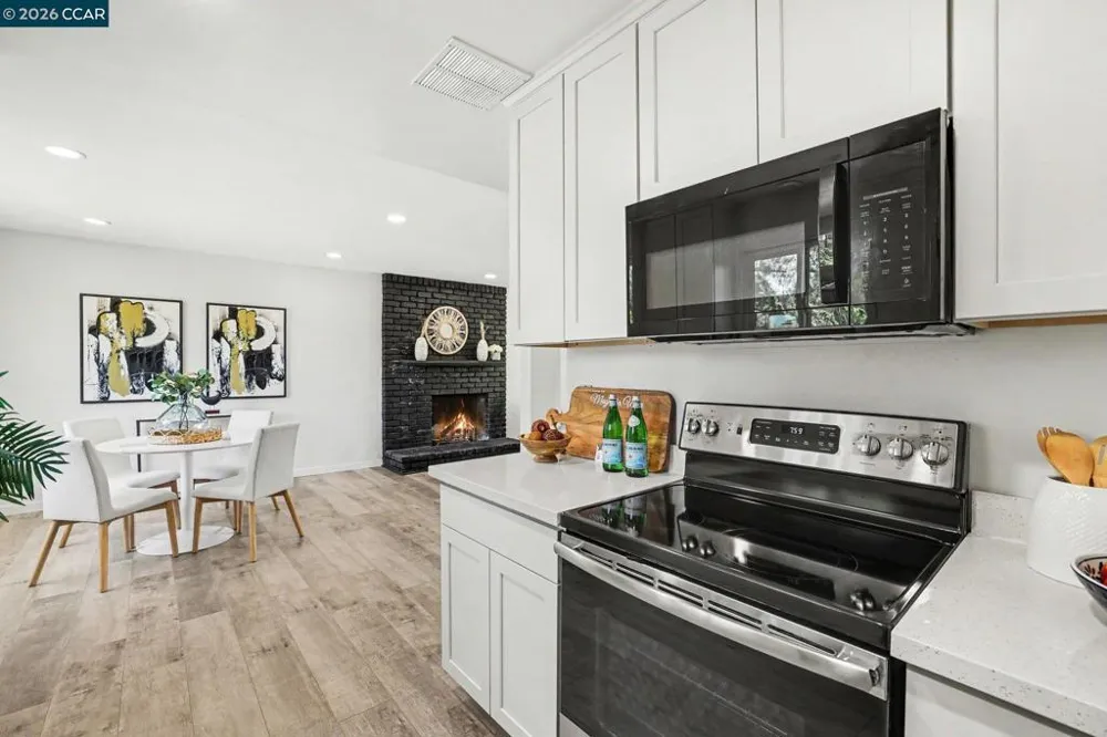 1965 Ascot Dr #6 Moraga, CA 94556