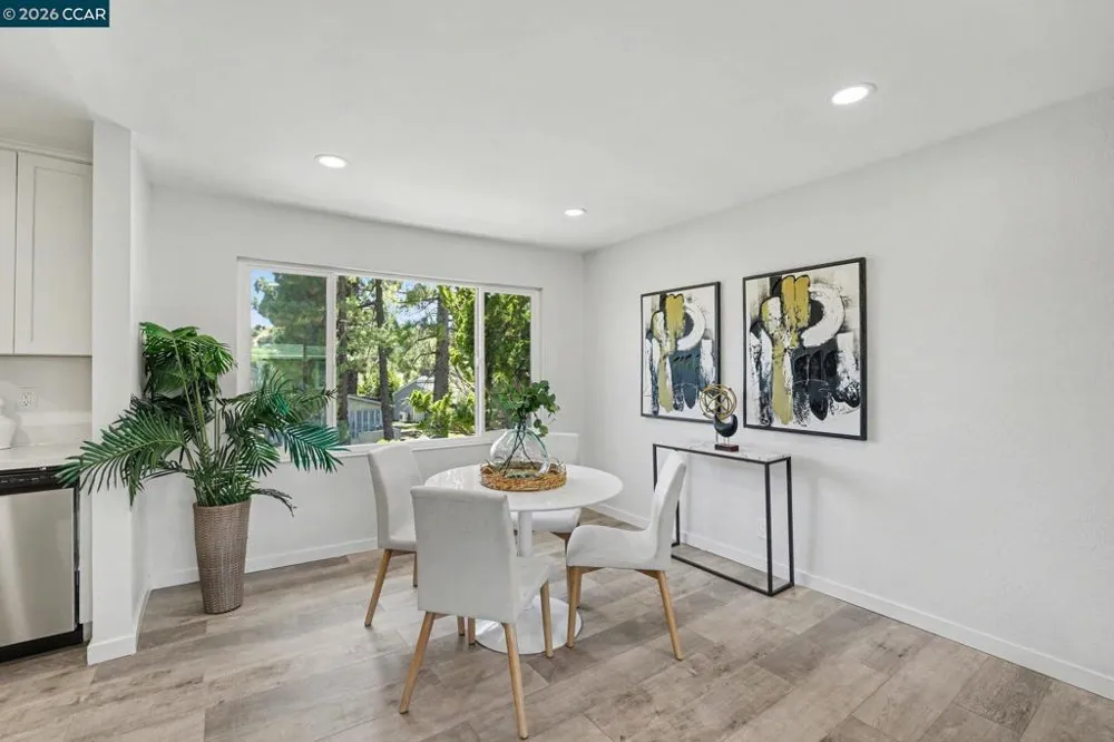 1965 Ascot Dr #6 Moraga, CA 94556