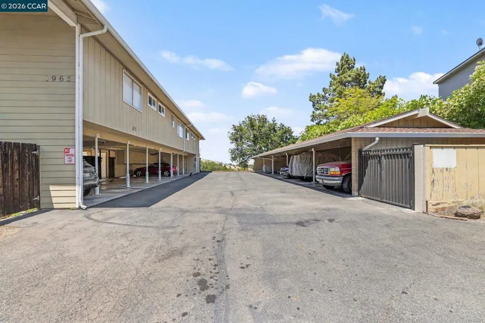 1965 Ascot Dr #6 Moraga, CA 94556