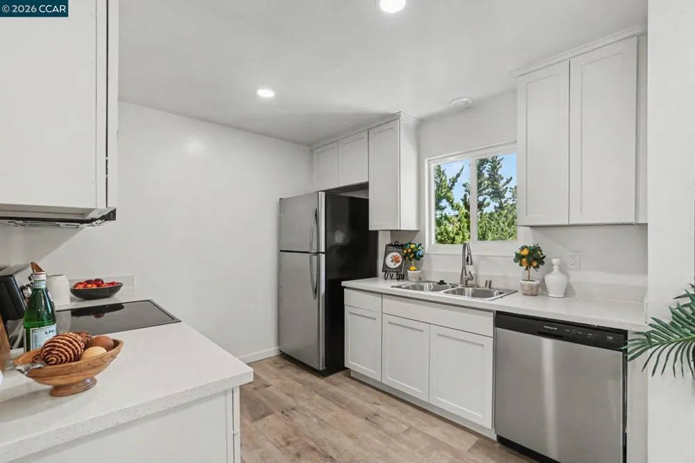 1965 Ascot Dr #6 Moraga, CA 94556
